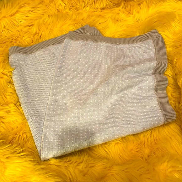 POTTERY BARN KIDS cream & blue dotted with gray border sweater knit baby blanket - Picture 2 of 4